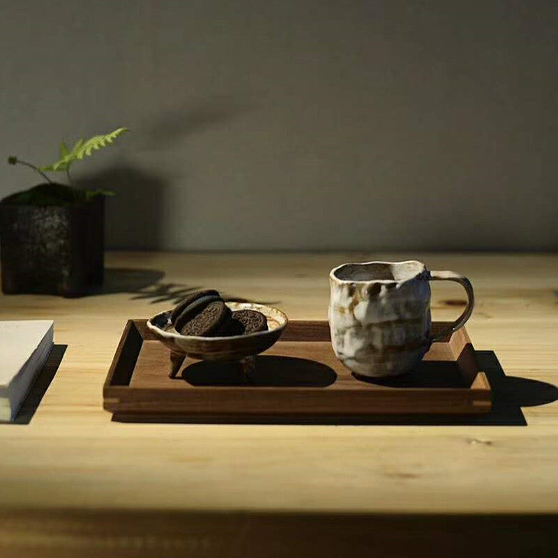 Runde Dessertteller aus Keramik mit Füßen