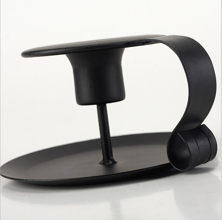 Mattschwarzer Kerzenständer aus Eisen im europäischen Stil