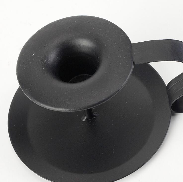 Mattschwarzer Kerzenständer aus Eisen im europäischen Stil