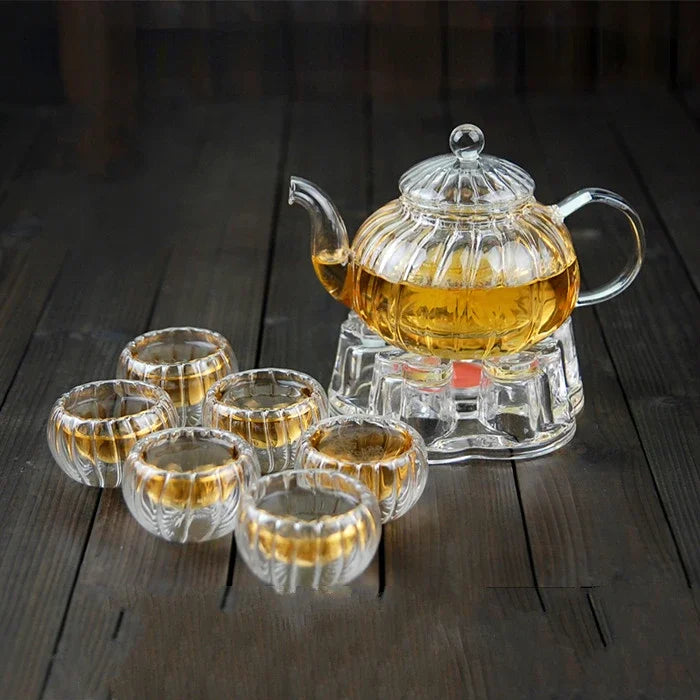 Teekanne aus Glas mit Teesieb in Kürbisform