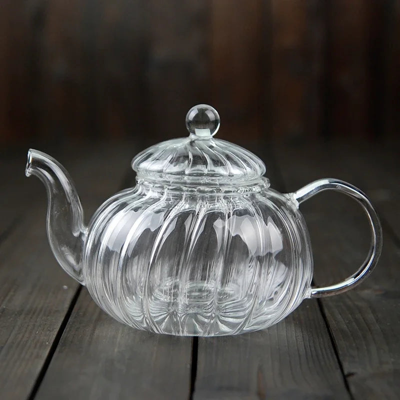 Teekanne aus Glas mit Teesieb in Kürbisform