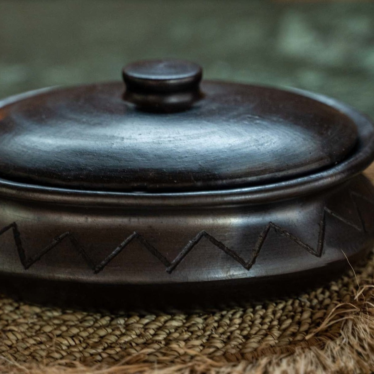 THE BURNED Oval Pot With Pattern front outdoor view