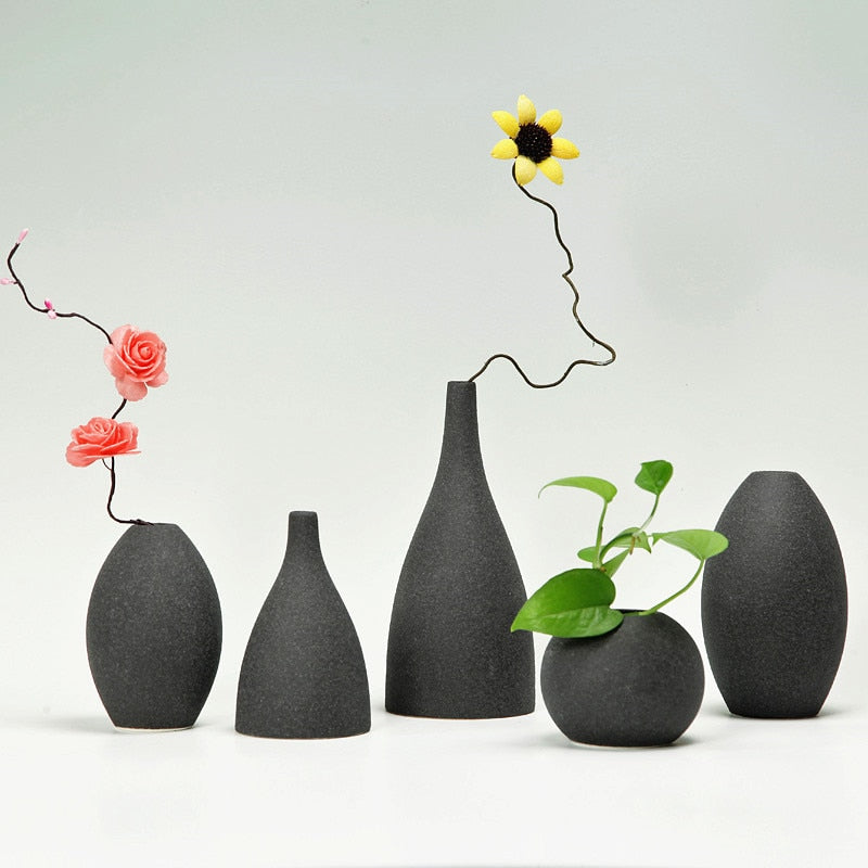Handgefertigte Blumenvasen aus Keramik