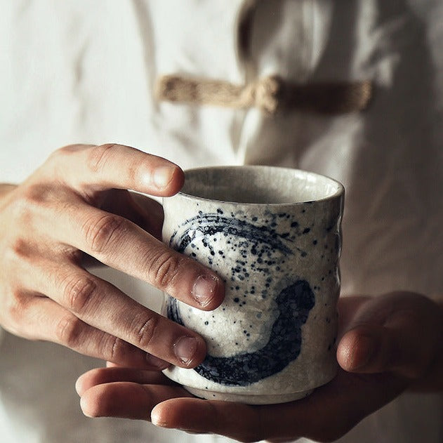 Handbemalte Teetasse aus japanischer Keramik