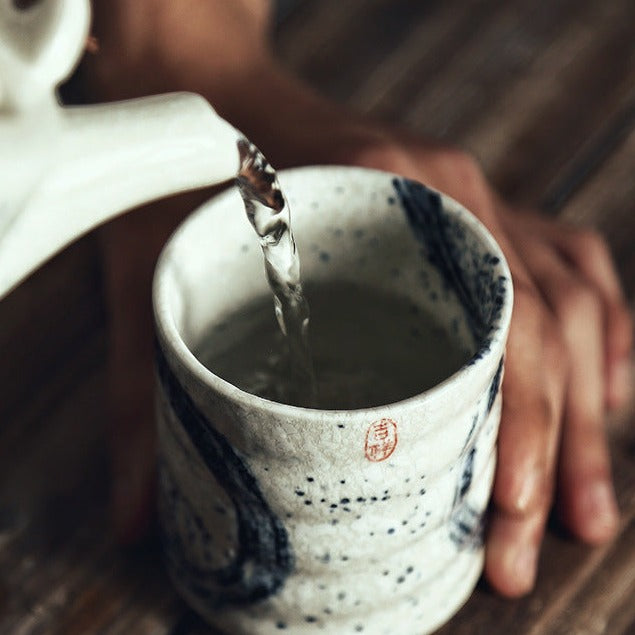 Handbemalte Teetasse aus japanischer Keramik