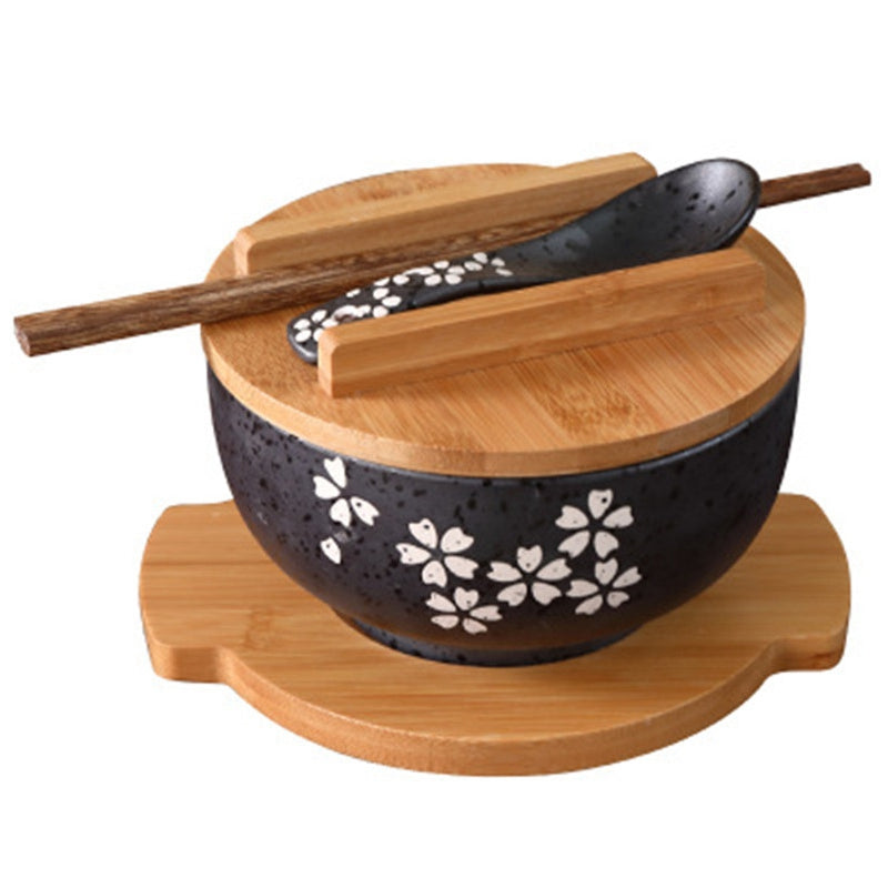 Japanische Keramikschale mit Stäbchen und Löffel