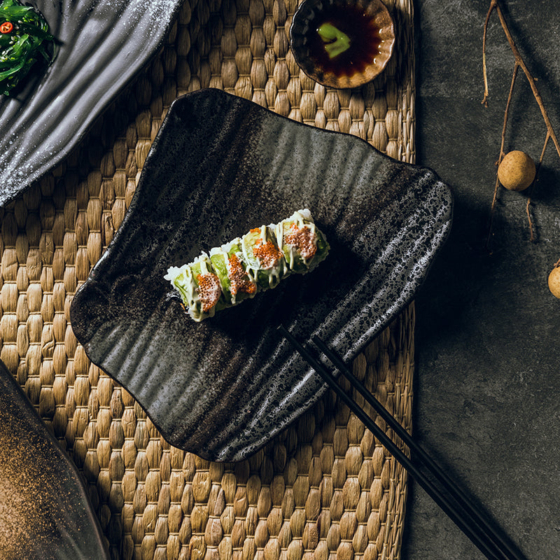 Unregelmäßige Sushi-Platte aus Keramik im japanischen Stil