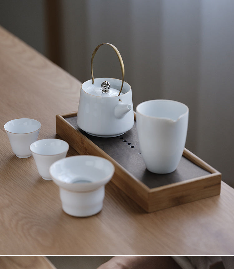 Teetabletts aus Keramik und Bambus