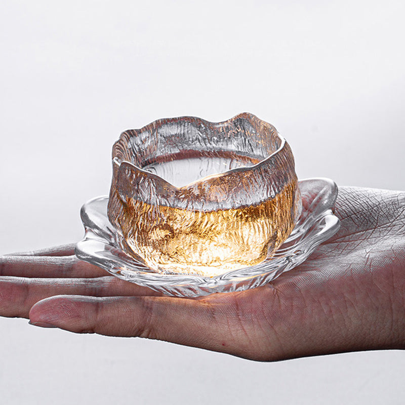 Handgefertigte Teetasse aus verdicktem Glas im japanischen Stil