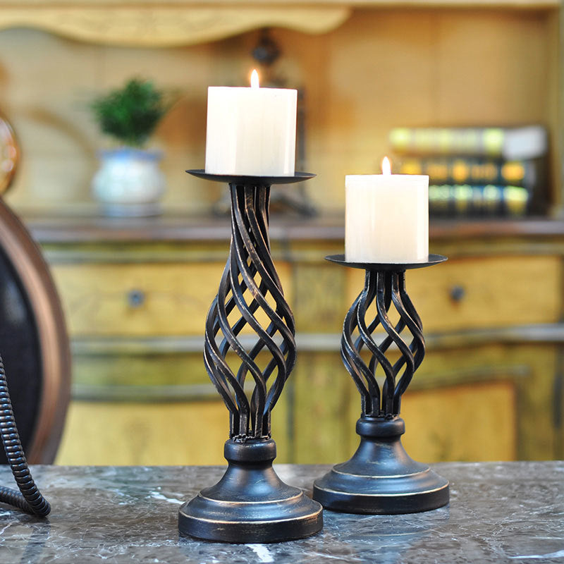 Retro-Kerzenhalter aus Metall im europäischen Stil mit eleganter Form