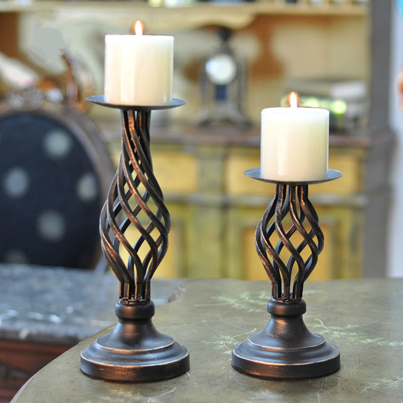 Retro-Kerzenhalter aus Metall im europäischen Stil mit eleganter Form