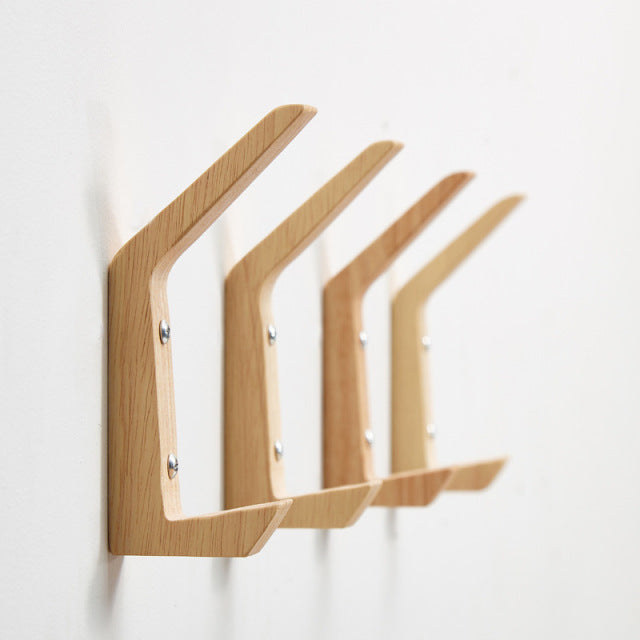 Einfache Holzhaken zum Aufhängen