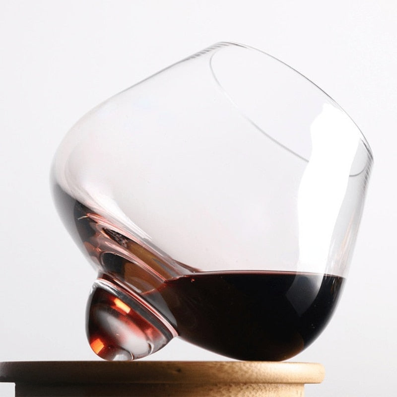 Schaukelndes Whisky-Kristallglas