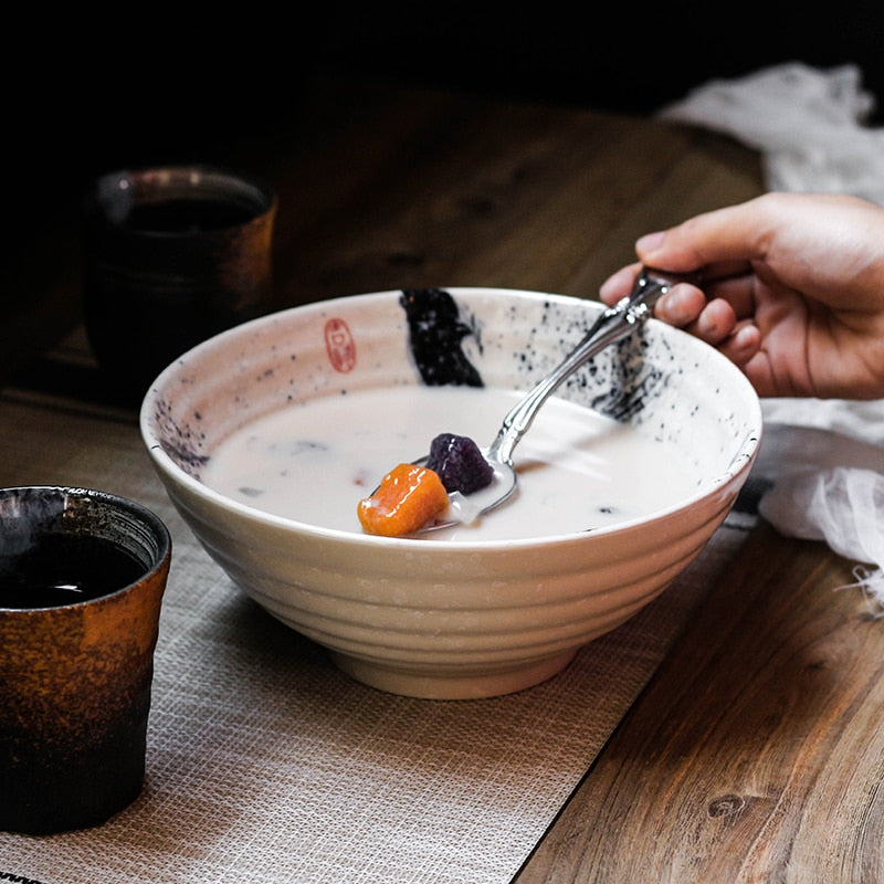 Keramische Suppenschüssel im japanischen Stil