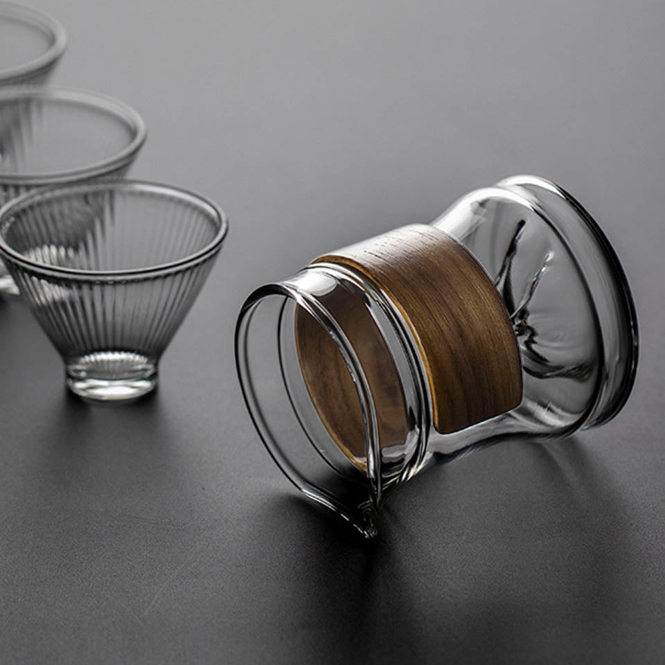 Hitzebeständige Teekanne aus Glas mit Holzgriff