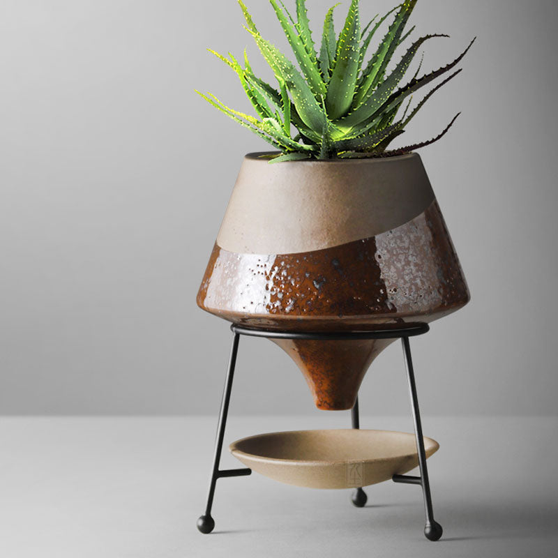 Kreativer Blumentopf aus Keramik im nordischen Stil