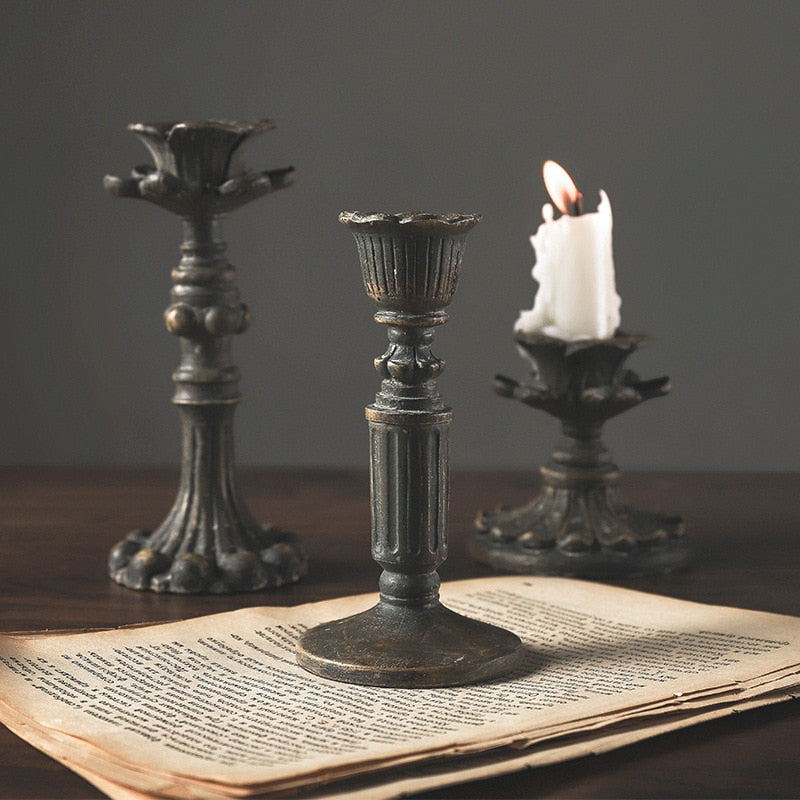Antike exquisite geschnitzte Kerzenhalter