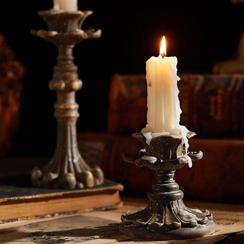Antike exquisite geschnitzte Kerzenhalter