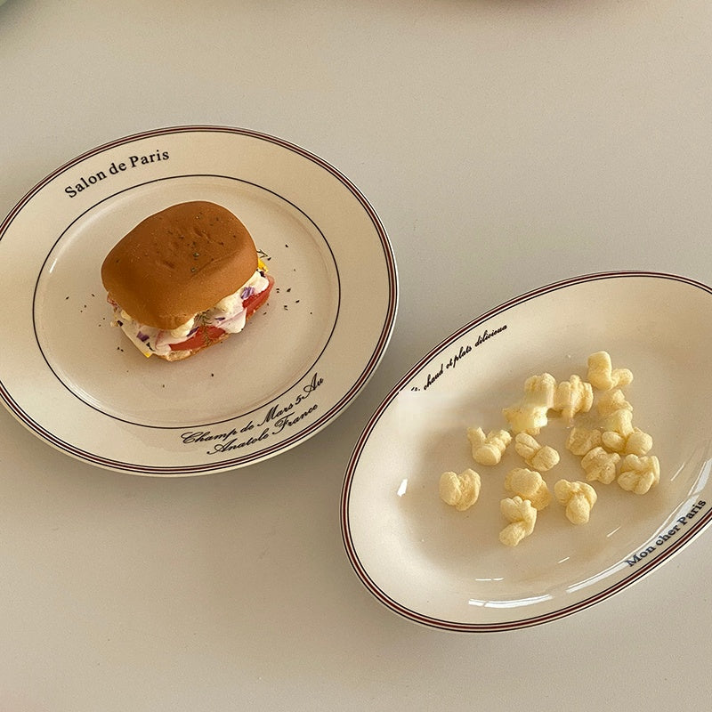 Ovale und runde Frühstücksteller aus Keramik