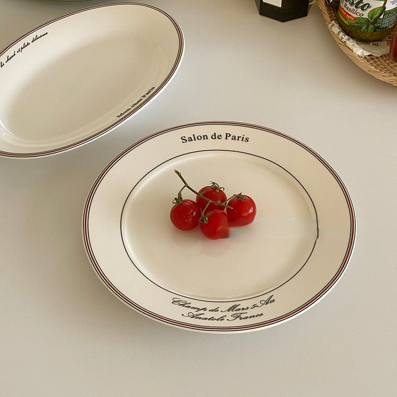 Ovale und runde Frühstücksteller aus Keramik