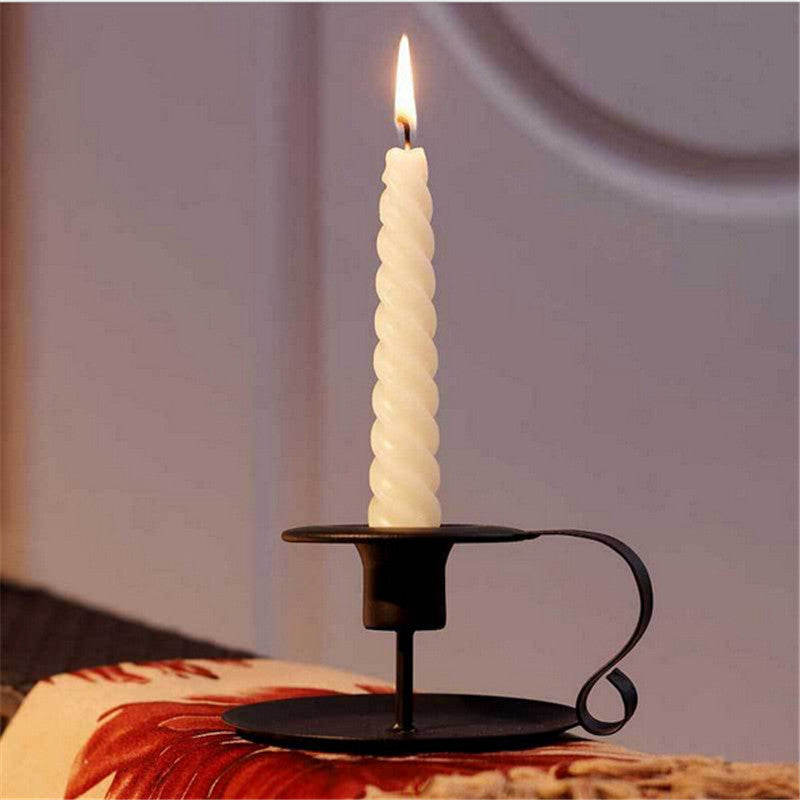 Mattschwarzer Kerzenständer aus Eisen im europäischen Stil